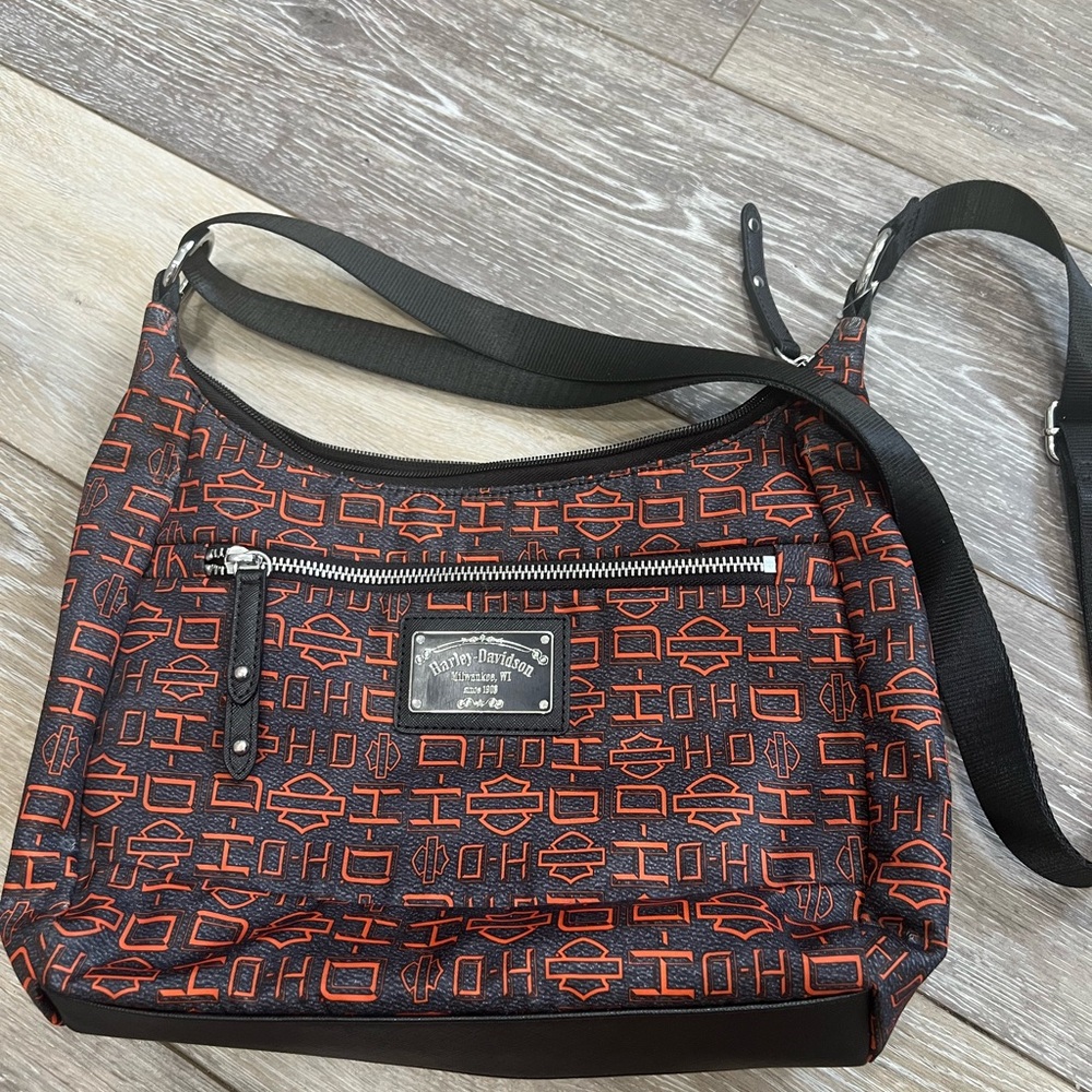 Harley Davidson red and black crossbody purse! Medium size extra pockets